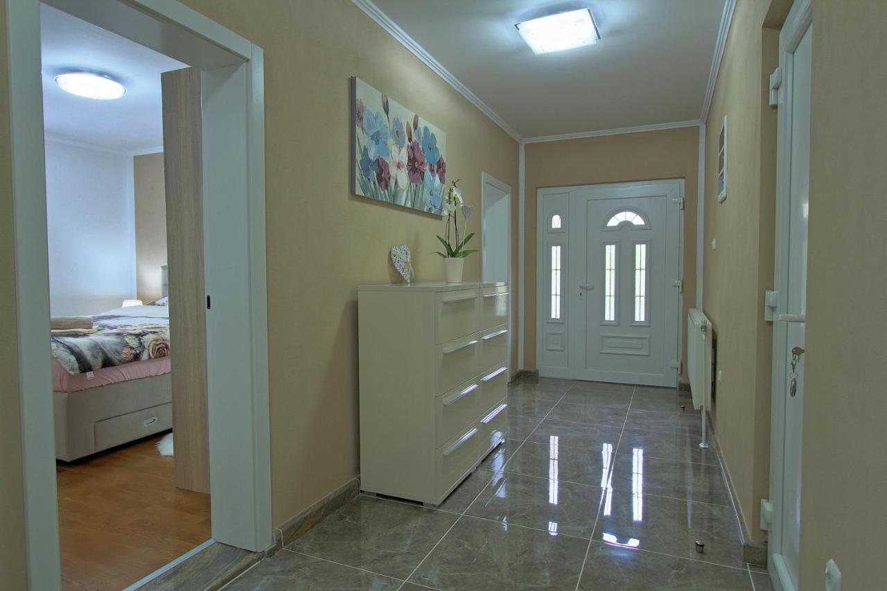 Holiday House Lana Otocac Exterior photo